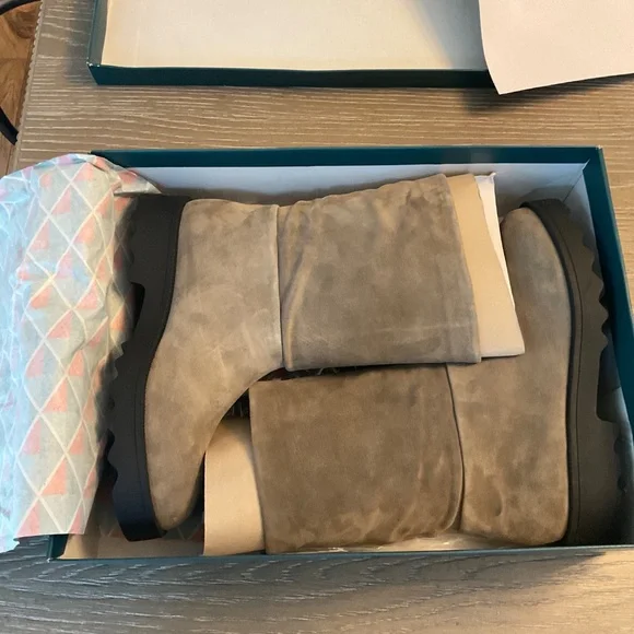 Aerosoles Grey Suede Calf Hug Bootie, Size 11 - Picture 4 of 5